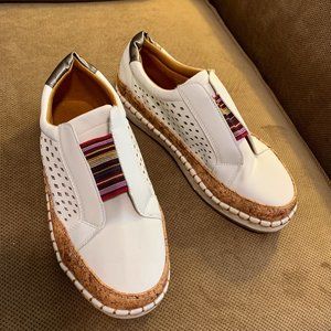 White leather casual shoe